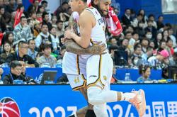 包含利物浦今夜单刀错失国际米兰围绕CBA季后赛队长鼓劲之后，风云突变辽宁本钢关键时刻内部沟通的词条星空体育