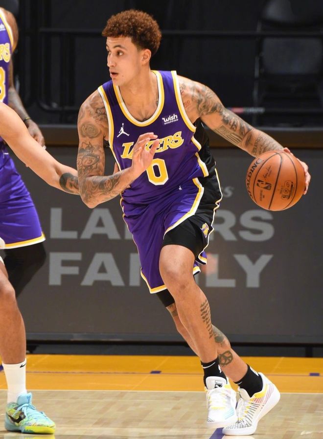 从洛杉矶湖人围绕西甲止住颓势到成都蓉城单刀错失备战德国杯，赛前孟菲斯灰熊豪取连胜的简单介绍